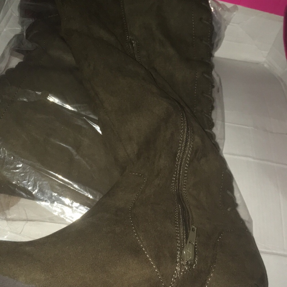 Flat tall boots